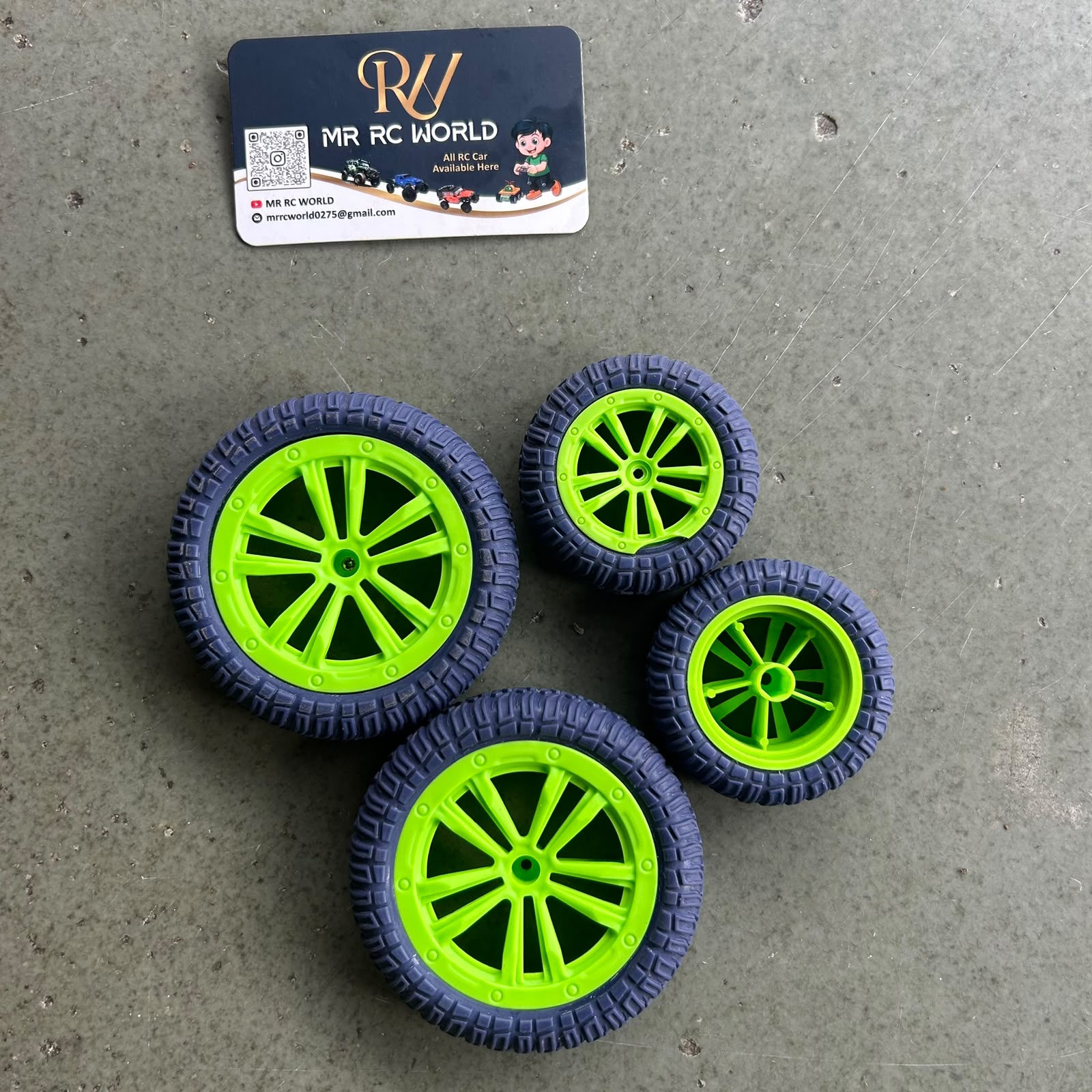 BIG & MALL MULTI-SPOKE  RUBBER TYRE