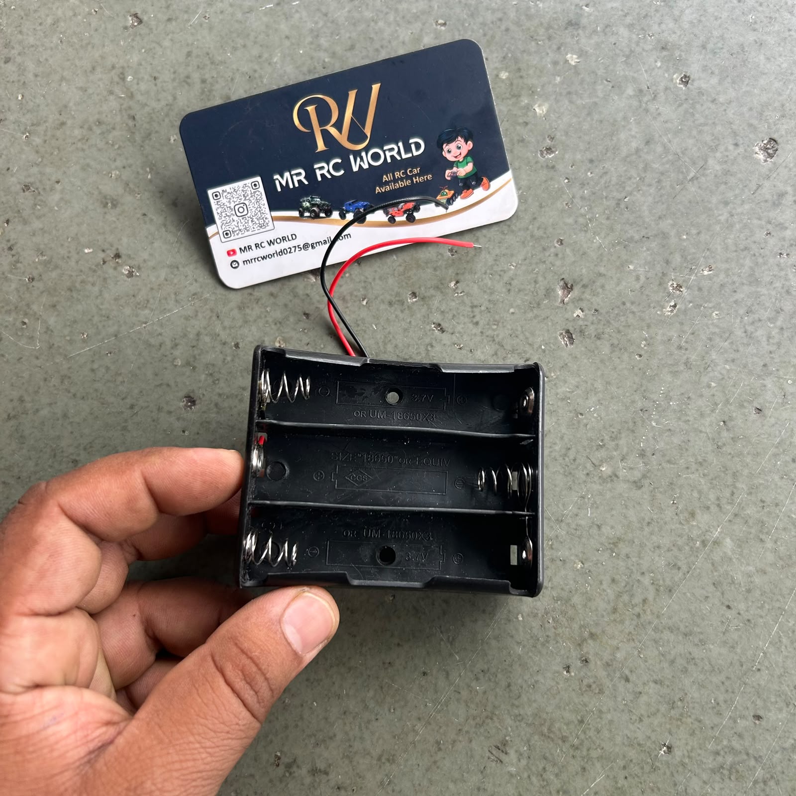 Holds 3 x 18650 size 3.7V rechargeable lithium-ion batteries.